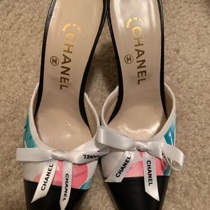 Authentic CHANEL Heels Size 37 (FIT LIKE A SIZE 5)